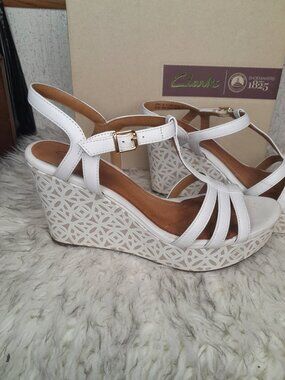 Clark's Artisan White Wedge Amelia Avery Sandals Size 9M